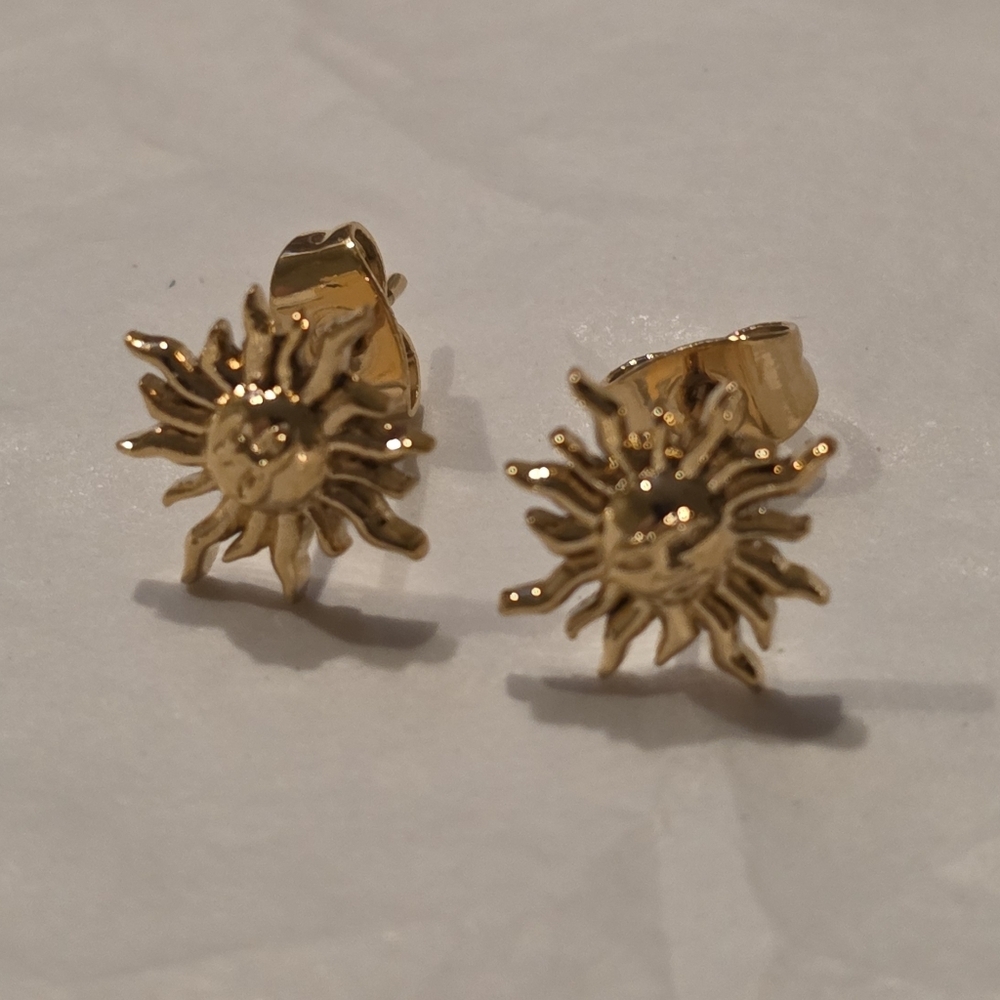 New Gold Ss Petite Sol Stud Earrings Sun